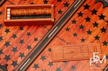 Эксклюзивные нарды «Дух Революции» доска внутри, фишки, кости